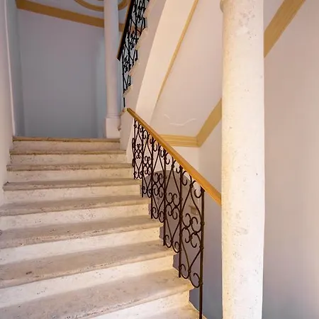 Daire Tailor Two-bedroom *